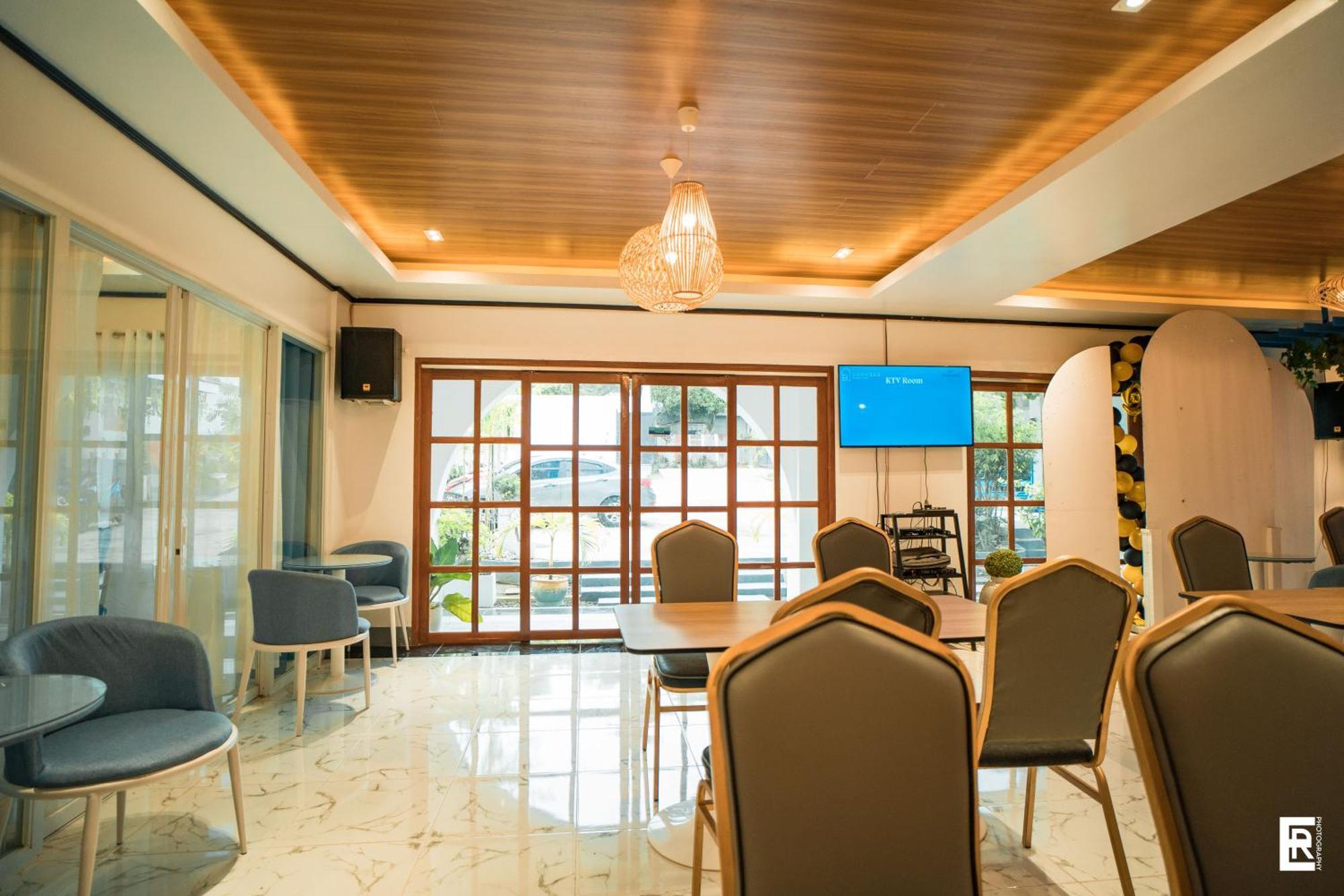 Bernese Resort Hotel Powered By Cocotel Ligao Exterior photo