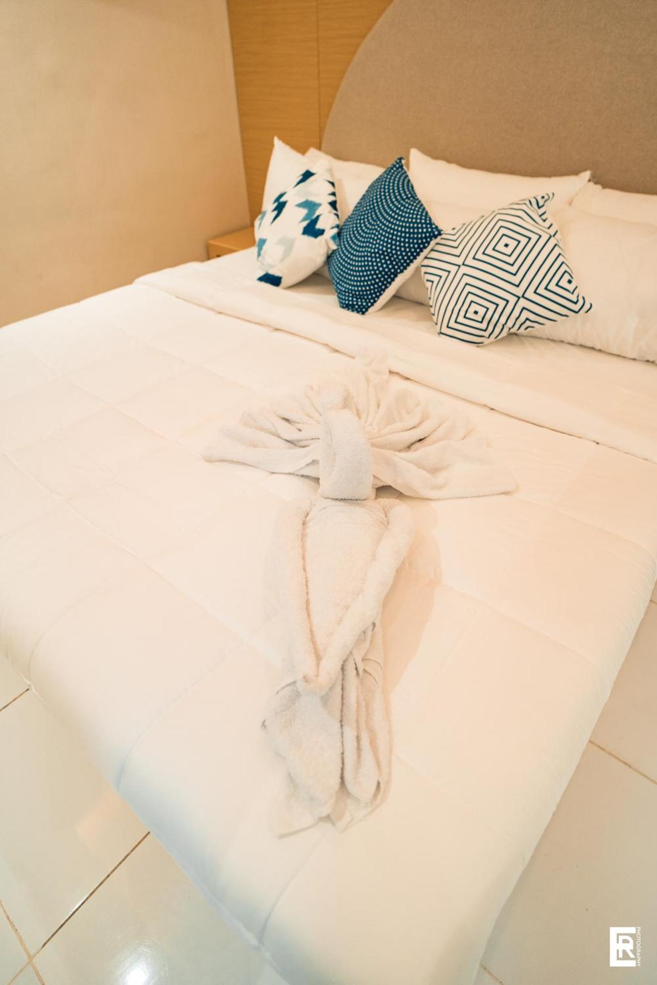 Bernese Resort Hotel Powered By Cocotel Ligao Room photo